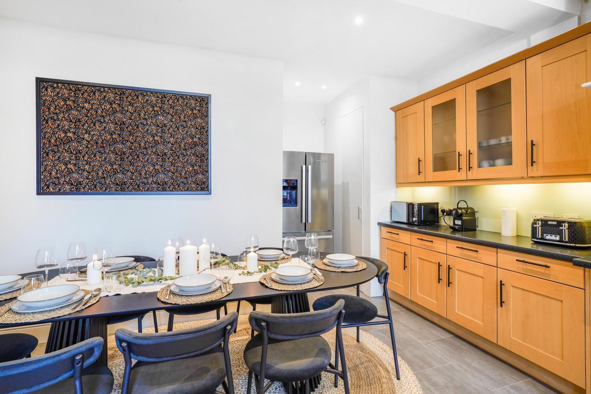 Spacious And Modern 4 Beds In Kensington Appartamento